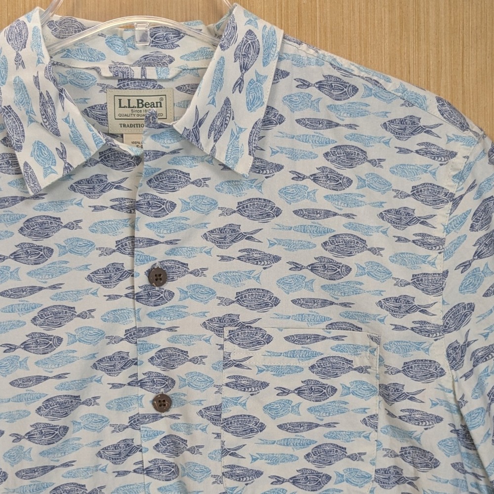 L.L.Bean Shirt Tropics Fish Casual Men's‎ Short Sleeve Button Down Men's Small